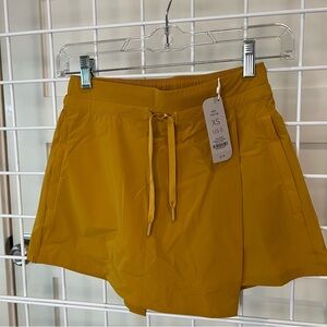 Neiwai core training skort in chai size xs